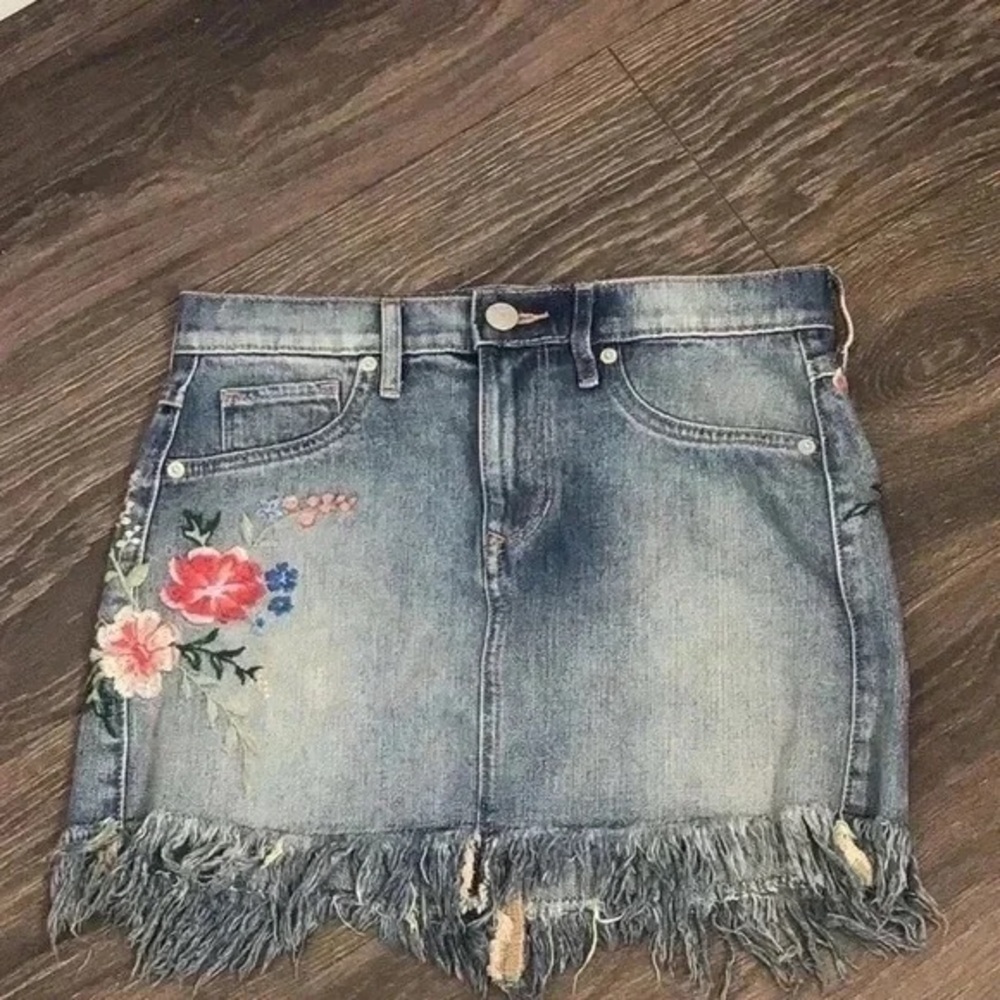 ❄️ Express | Denim Boho Embroidered Mini Skirt Size 0 - Picture 4 of 12